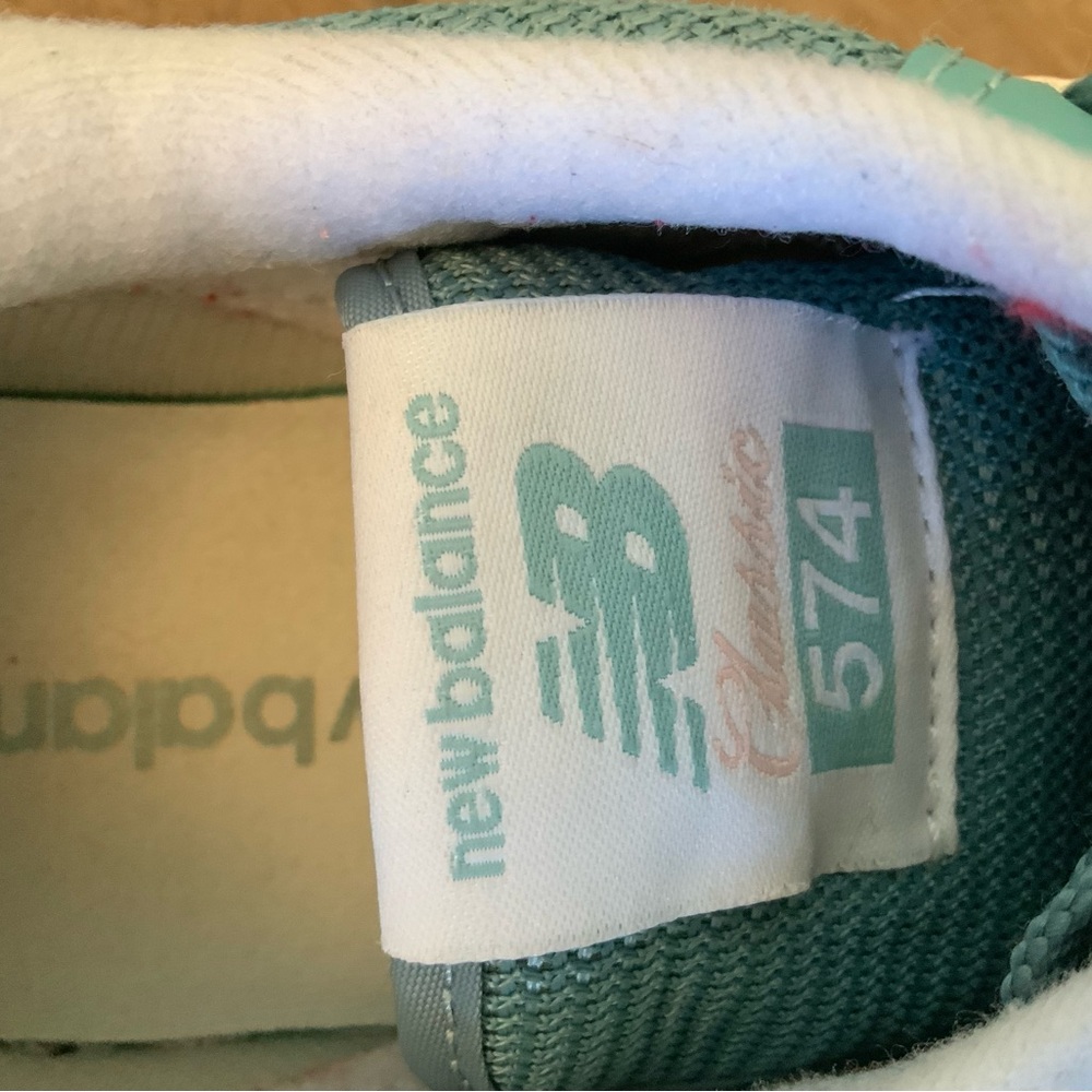 New Balance 574 Sneakers in Blue and Pink - Picture 6 of 8